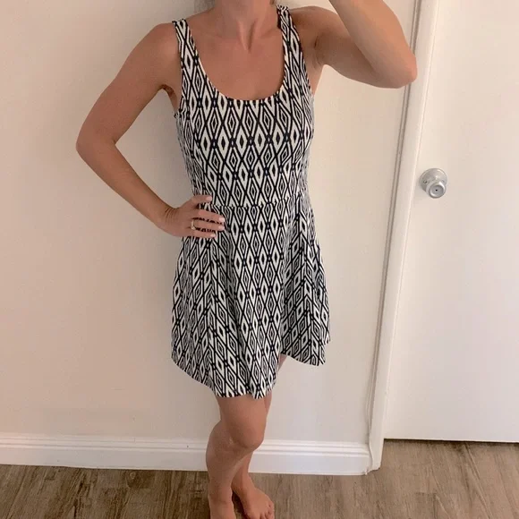 H&M White and Blue Sundress - Picture 5 of 6